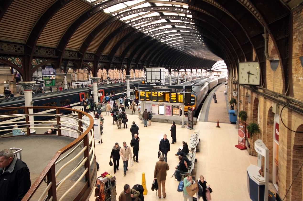 نمای داخلی ایستگاه راه‌آهن یورک
