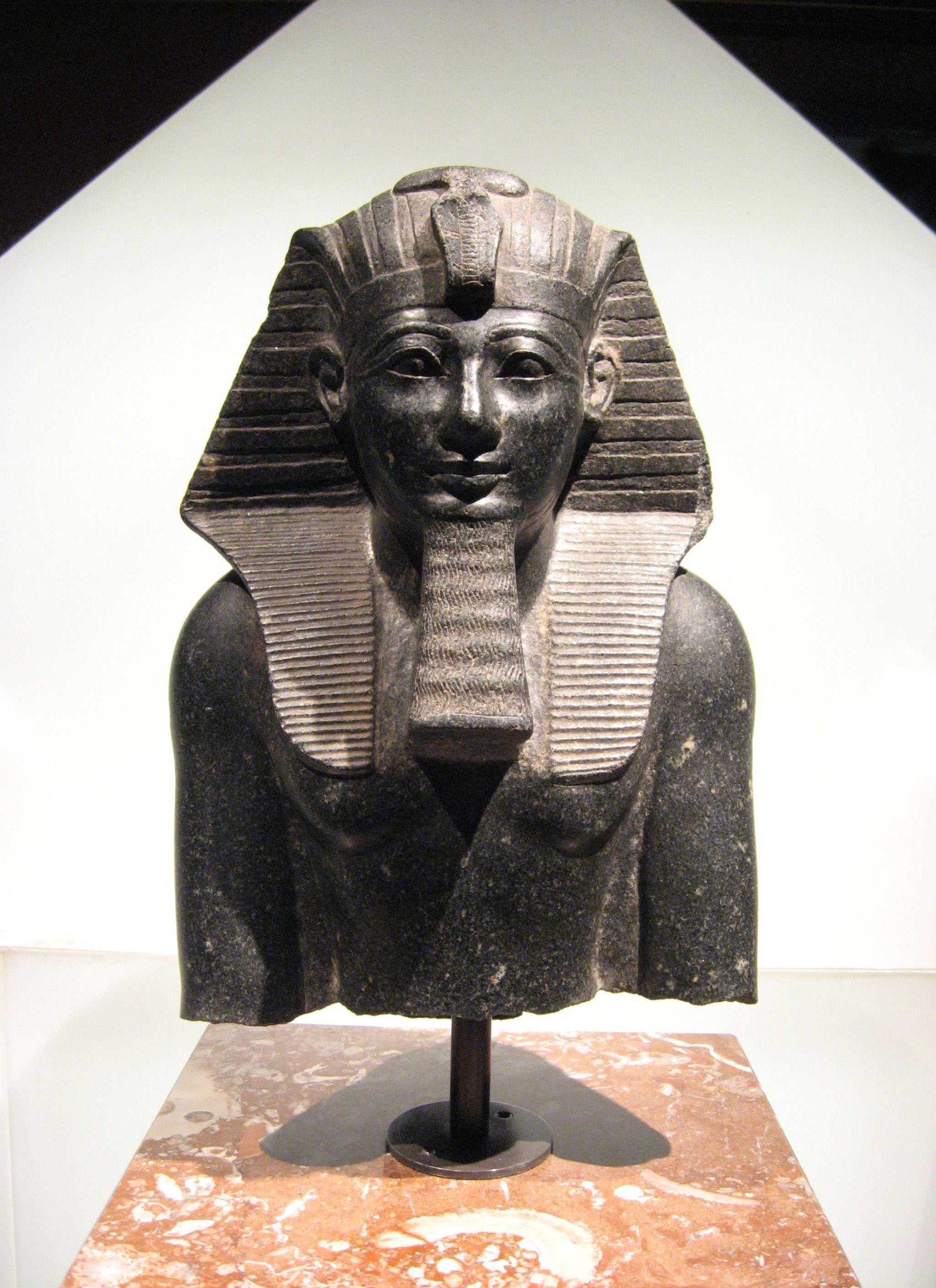 مجسمه Thutmose III
